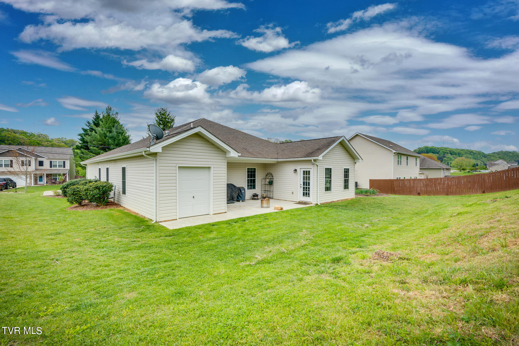 2736 Rock Springs Road Kingsport, TN 37664 - Photo 31 of 39 031