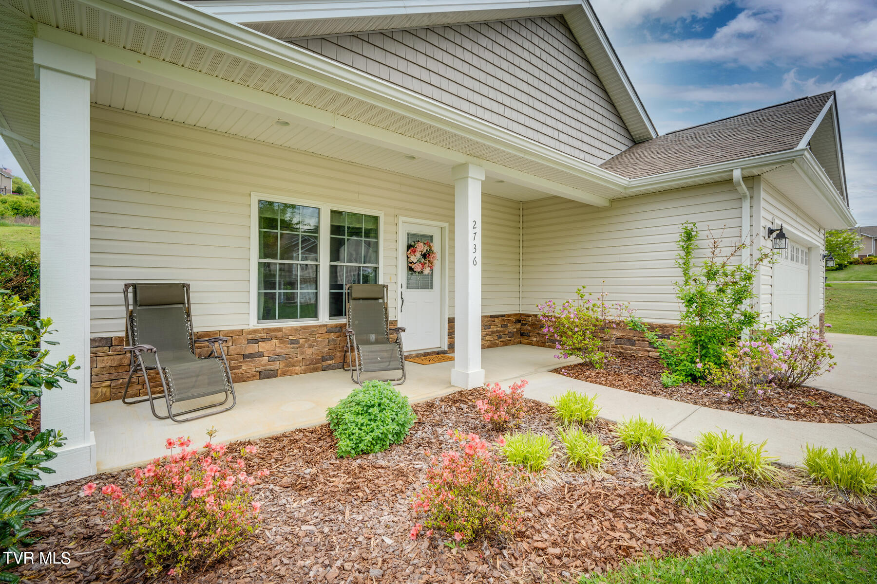 2736 Rock Springs Road Kingsport, TN 37664 - Photo 4 of 39 004