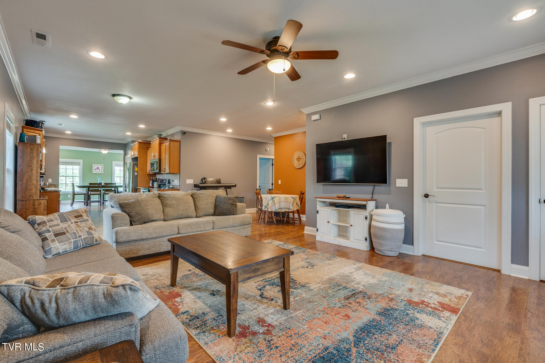 2736 Rock Springs Road Kingsport, TN 37664 - Photo 7 of 39 007