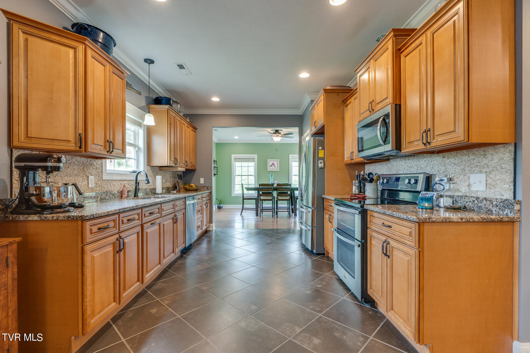 2736 Rock Springs Road Kingsport, TN 37664 - Photo 8 of 39 008