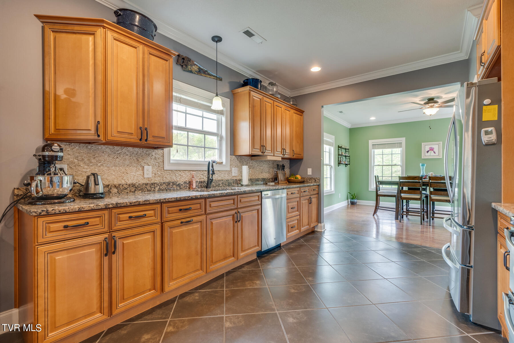 2736 Rock Springs Road Kingsport, TN 37664 - Photo 9 of 39 009