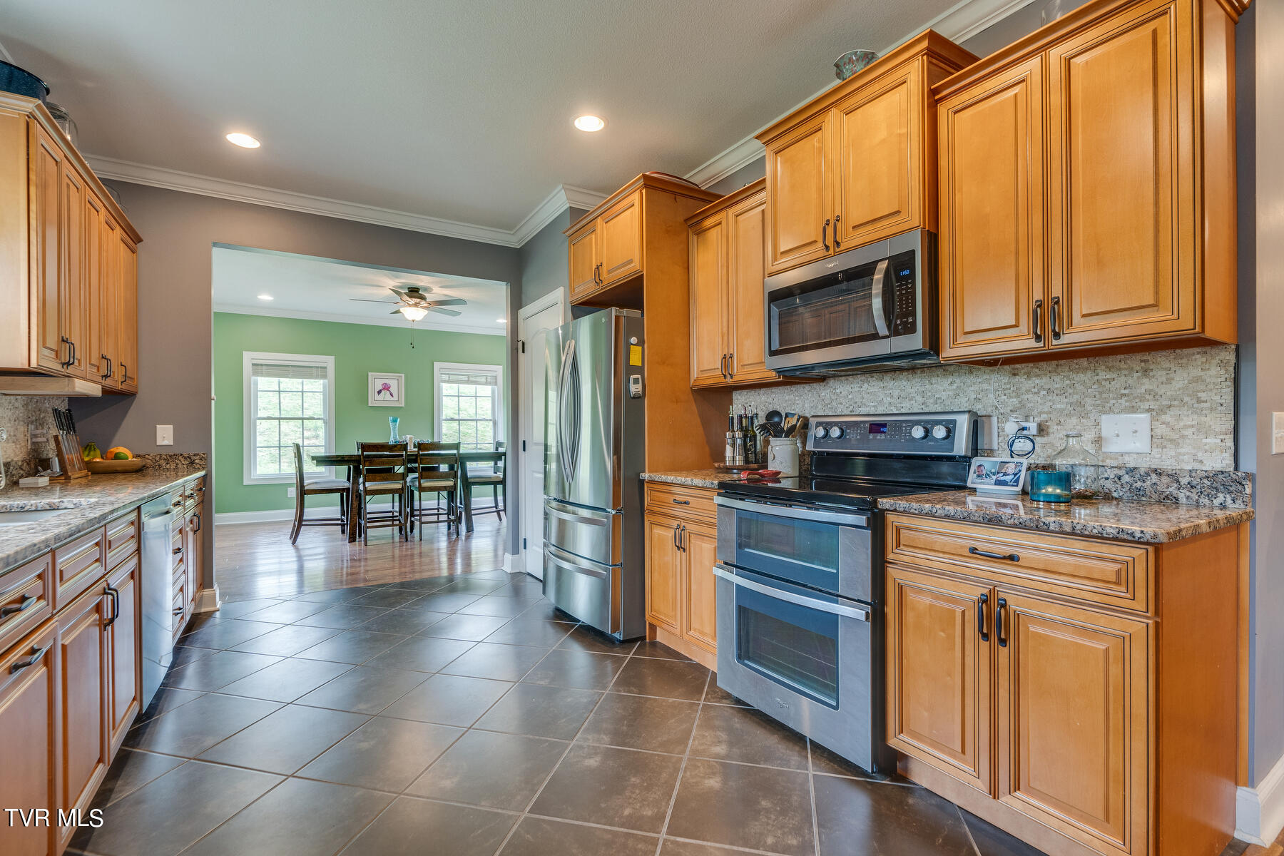 2736 Rock Springs Road Kingsport, TN 37664 - Photo 10 of 39 010