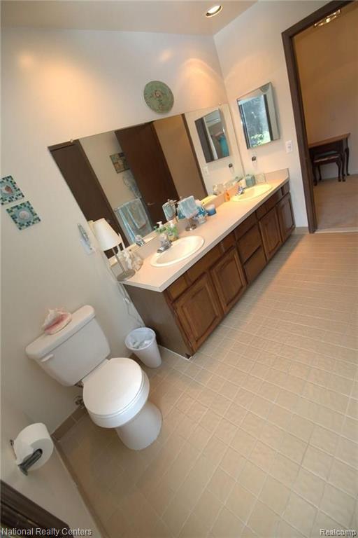 576 Middlebury Lane Rochester Hills, MI 48309 - Photo 28 of 36