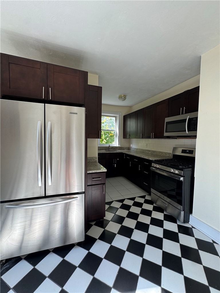 58 Roanoke Street, Unit 2 Providence, RI 02908 - Photo 3 of 9