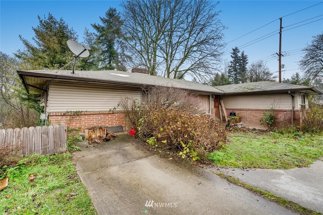 11526 Southeast Petrovitsky Road Renton, WA 98055 - Photo 1 of 28 a view of a back yard of the house