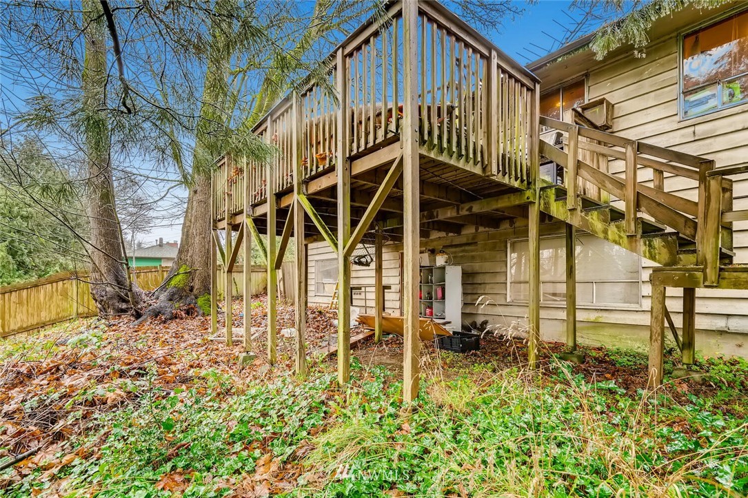 11526 Southeast Petrovitsky Road Renton, WA 98055 - Photo 28 of 28 front view of a house with a yard