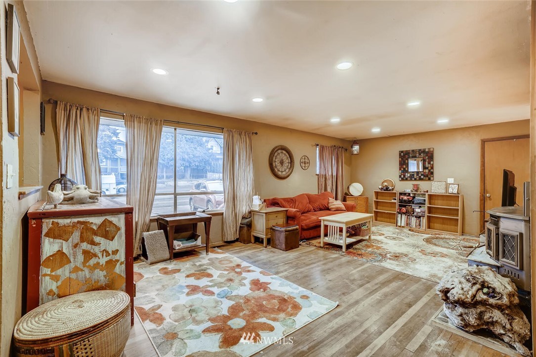 11526 Southeast Petrovitsky Road Renton, WA 98055 - Photo 4 of 28 a living room with furniture large window and a table