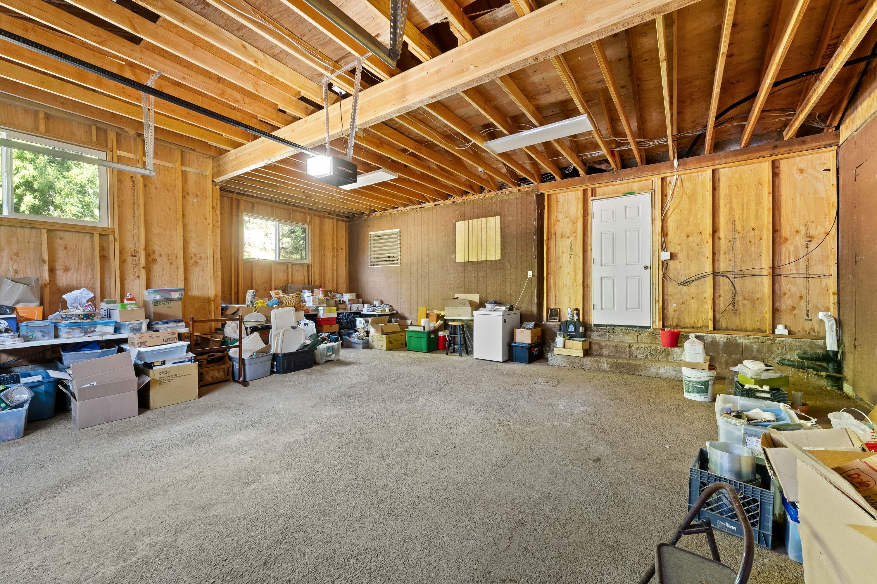 905 Summit Loop Grants Pass, OR 97527 - Photo 21 of 43 Garage entrance to downstairs