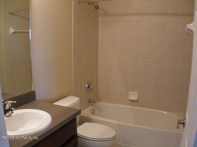 3248 Chestnut Ridge Way Orange Park, FL 32065 - Photo 6 of 9 Hall Bath