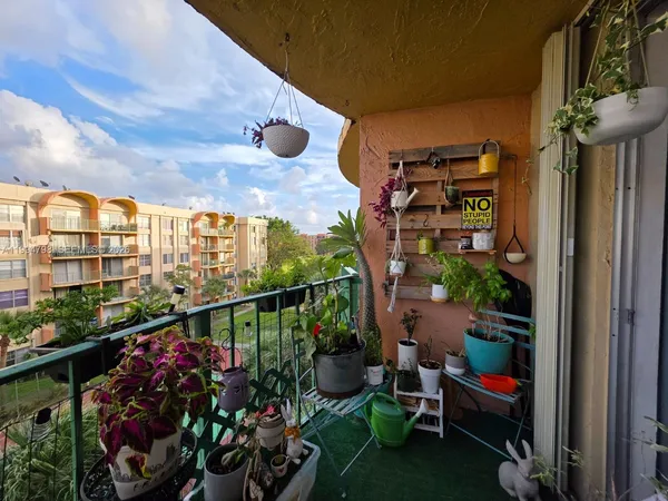 $249,000 | 9360 Fontainebleau Boulevard, Unit 503, Miami, FL 33172