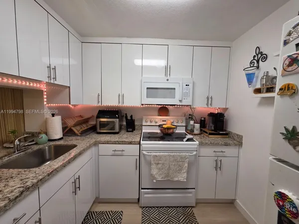 $249,000 | 9360 Fontainebleau Boulevard, Unit 503, Miami, FL 33172