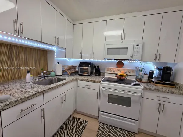 $249,000 | 9360 Fontainebleau Boulevard, Unit 503, Miami, FL 33172