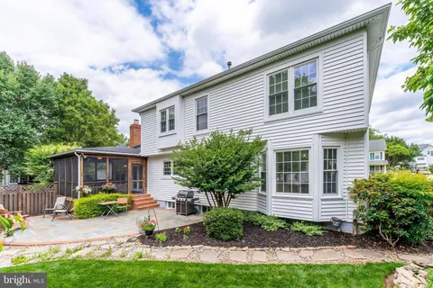 $1,100,000 | 13387 Glen Taylor Lane, Herndon, VA 20171