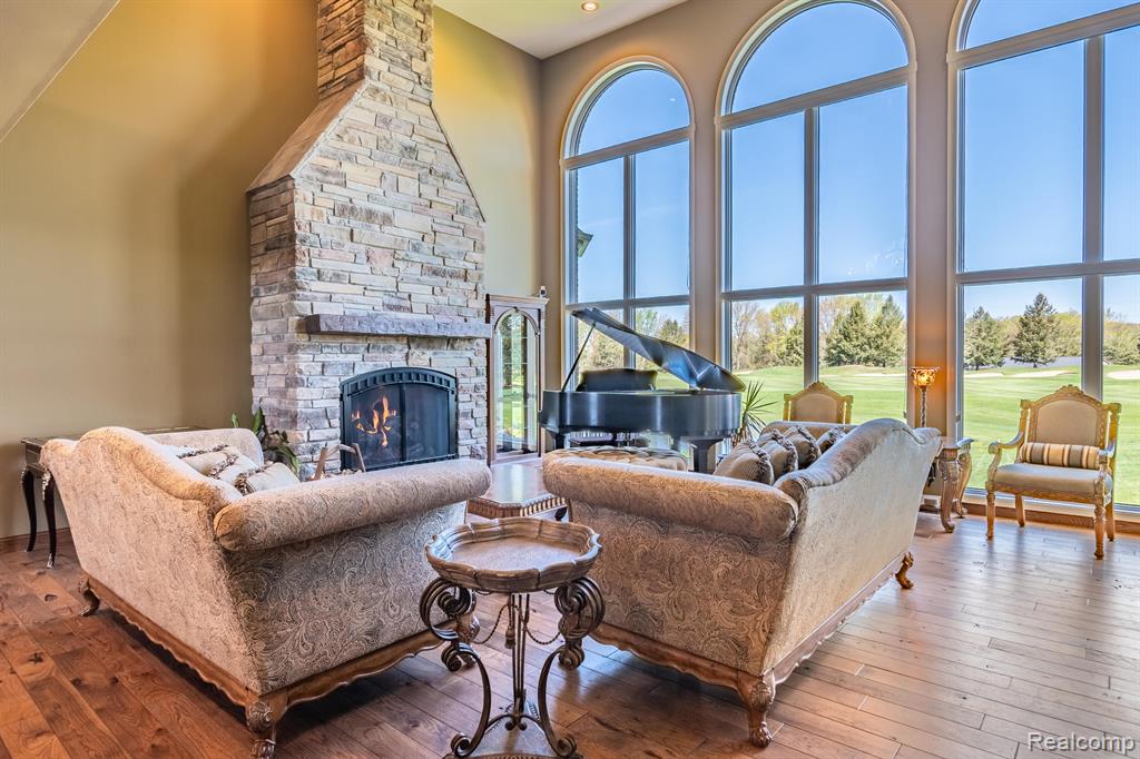 256 Inverness Highland, MI 48357 - Photo 4 of 99 Gallery Image 4