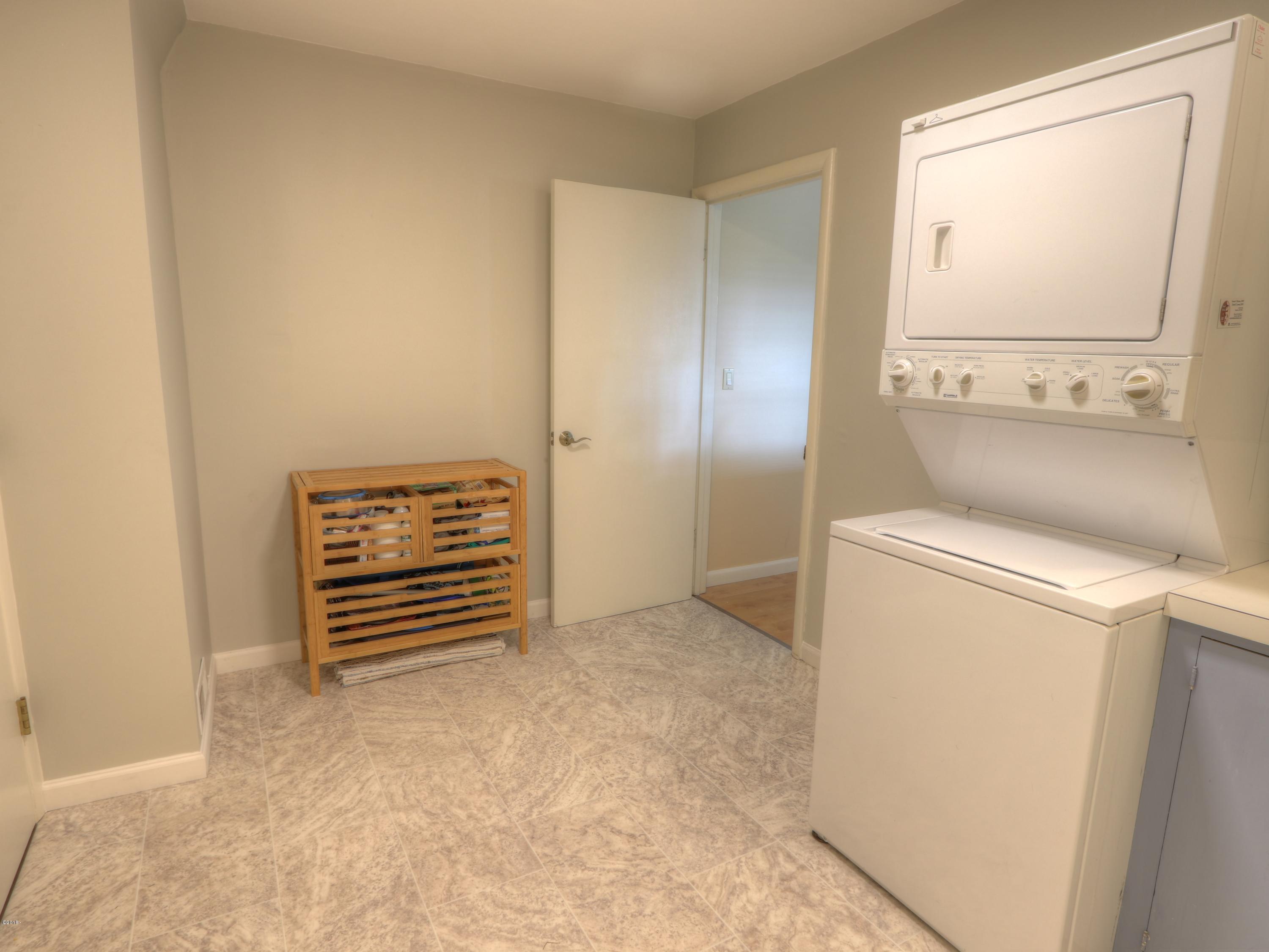 1032 Southwest Mark Street Newport, OR 97365 - Photo 13 of 37 Laundry