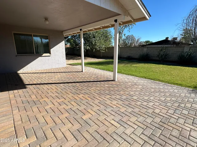 a view of a house with backyard and porch