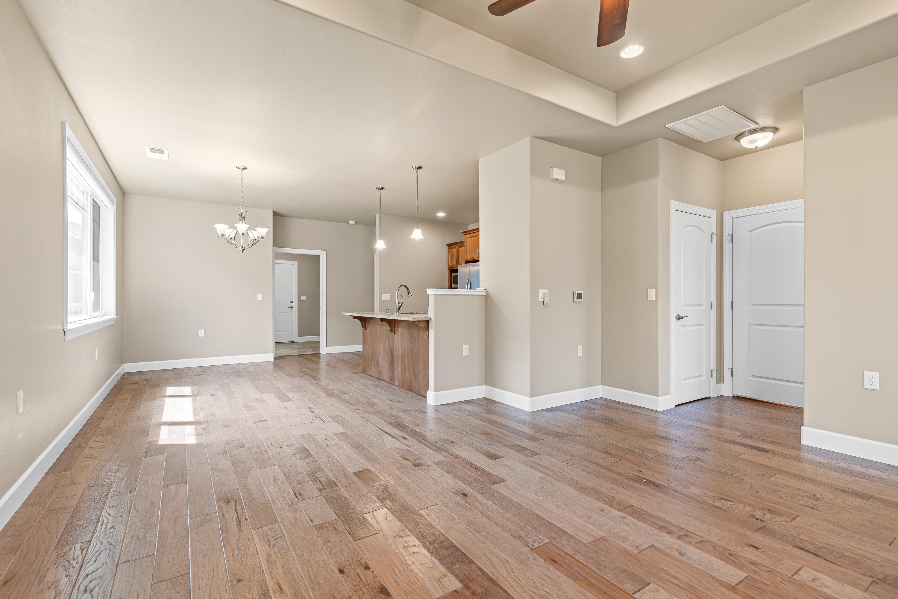 1175 Boulder Ridge Street Central Point, OR 97502 - Photo 3 of 30 3