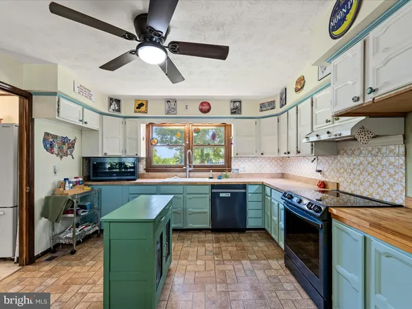 $550,000 | 116 Rehoboth Lane, Summit Point, WV 25446
