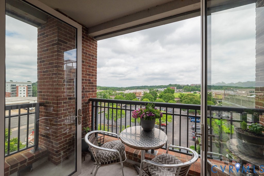 4820 Old Main Street, Unit 511 Henrico, VA 23231 - Photo 25 of 51 a balcony with table and chairs