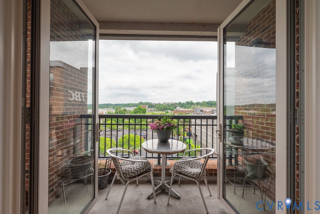 4820 Old Main Street, Unit 511 Henrico, VA 23231 - Photo 39 of 51 a view of a room with chairs and table in patio