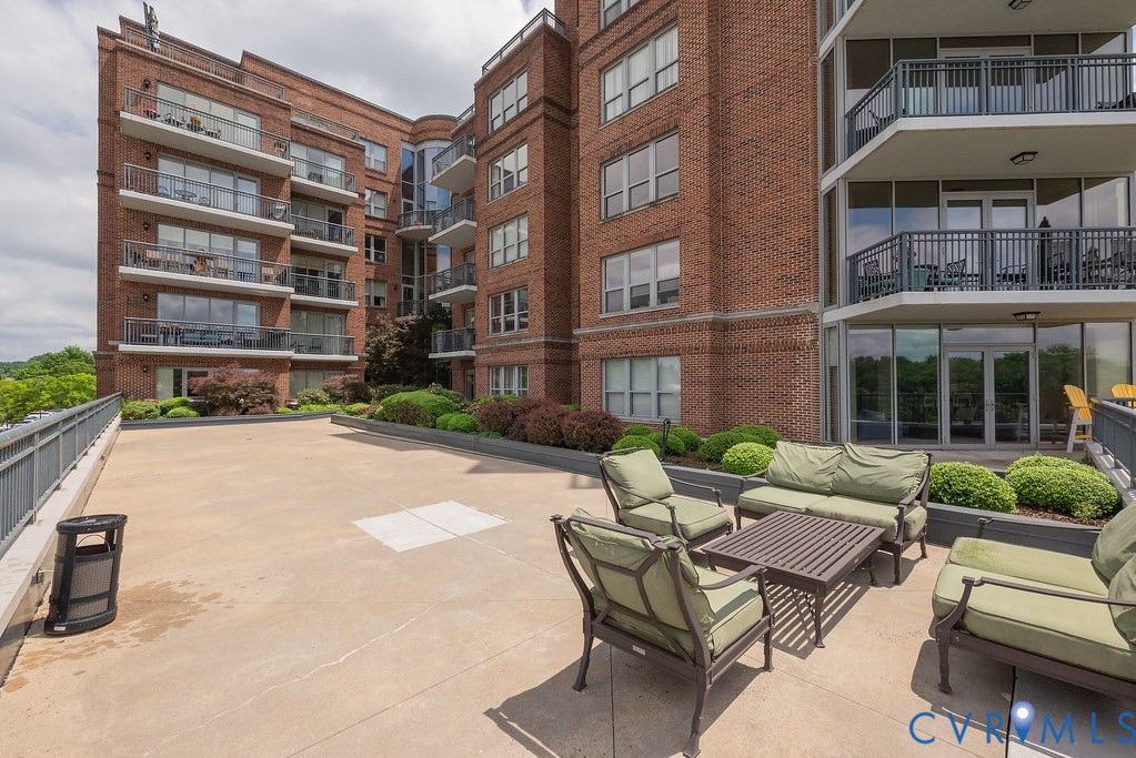 4820 Old Main Street, Unit 511 Henrico, VA 23231 - Photo 43 of 51 a building outdoor space view with a sitting space