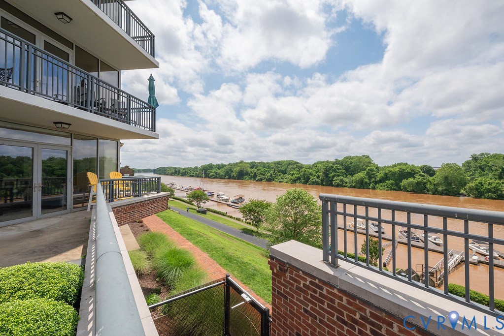 4820 Old Main Street, Unit 511 Henrico, VA 23231 - Photo 44 of 51 a view of a balcony with two chairs and a table