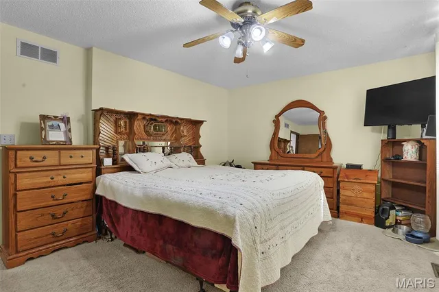 $250,000 | 5 Olivia Lane, Glen Carbon, IL 62034