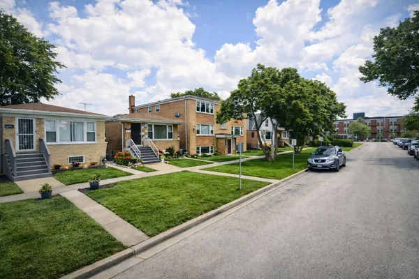 $239,900 | 7416 West 63rd Place, Summit, IL 60501