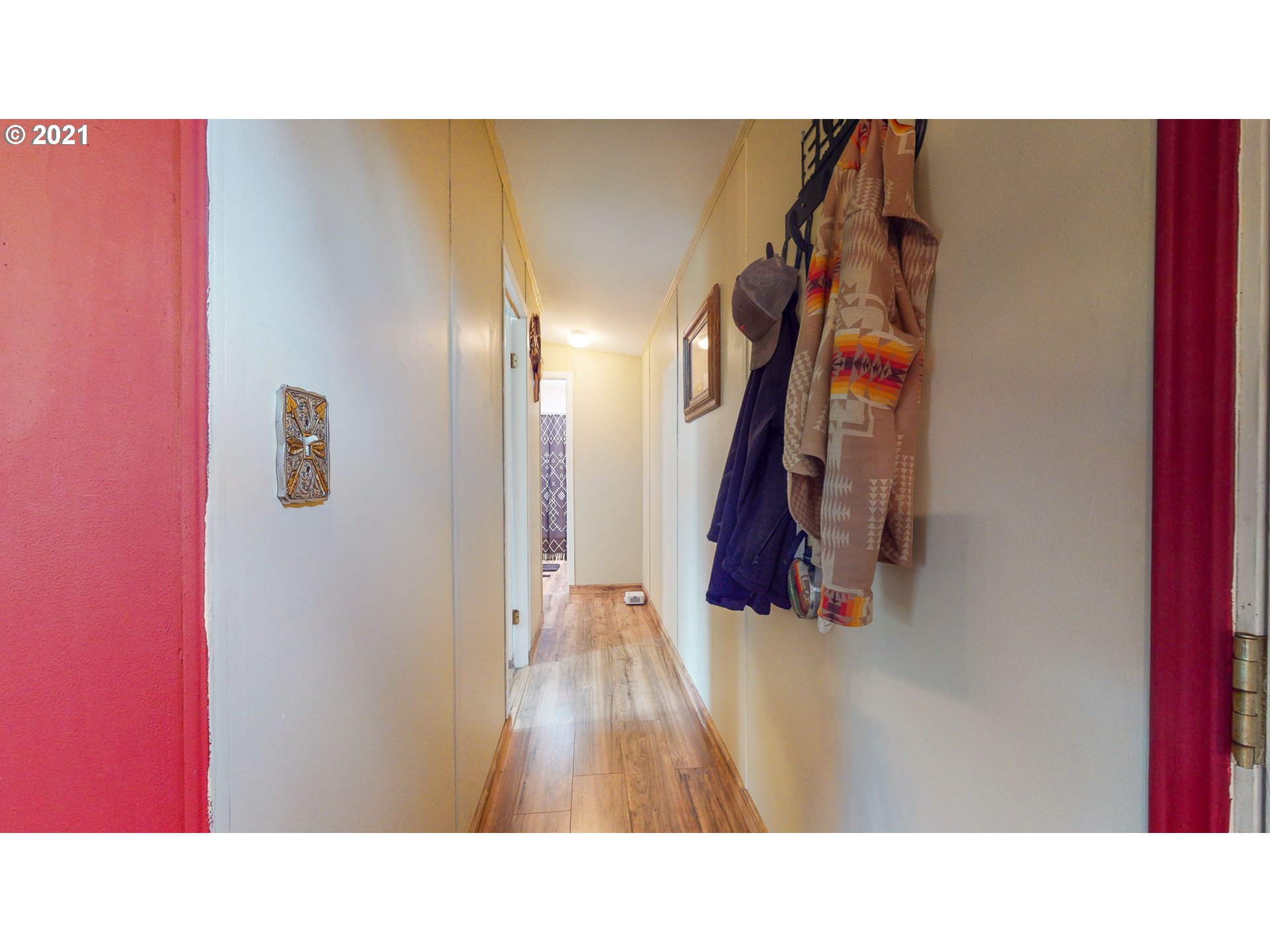 2230 North Ott Road Hermiston, OR 97838 - Photo 14 of 32 a picture of a room