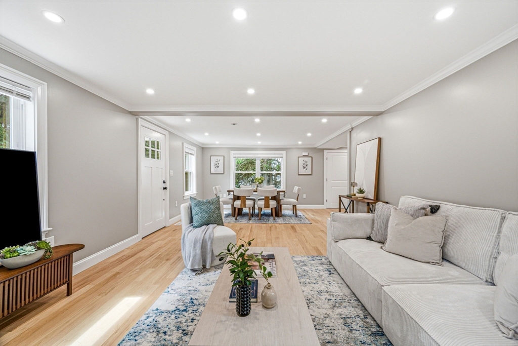 63 Russell Road Wellesley, MA 02482 - Photo 5 of 42