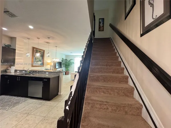 a view of entryway and kitchen