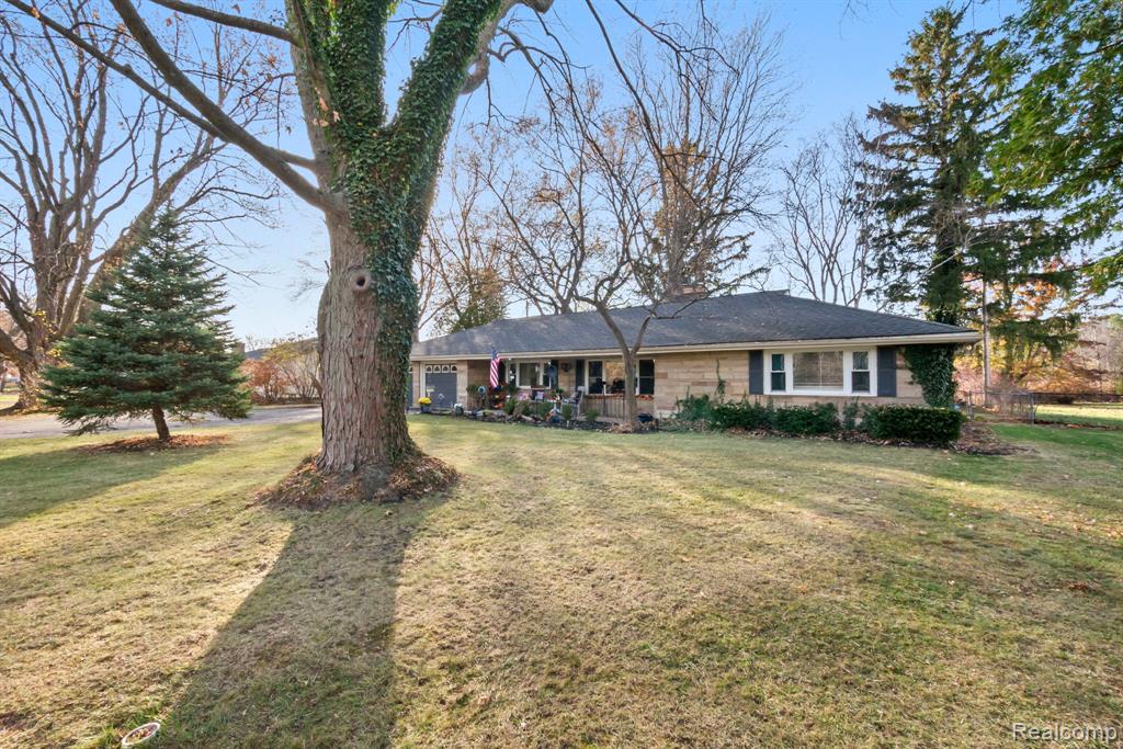 6736 Lakeshore Road Lexington, MI 48450 - Photo 2 of 54 Gallery Image 2