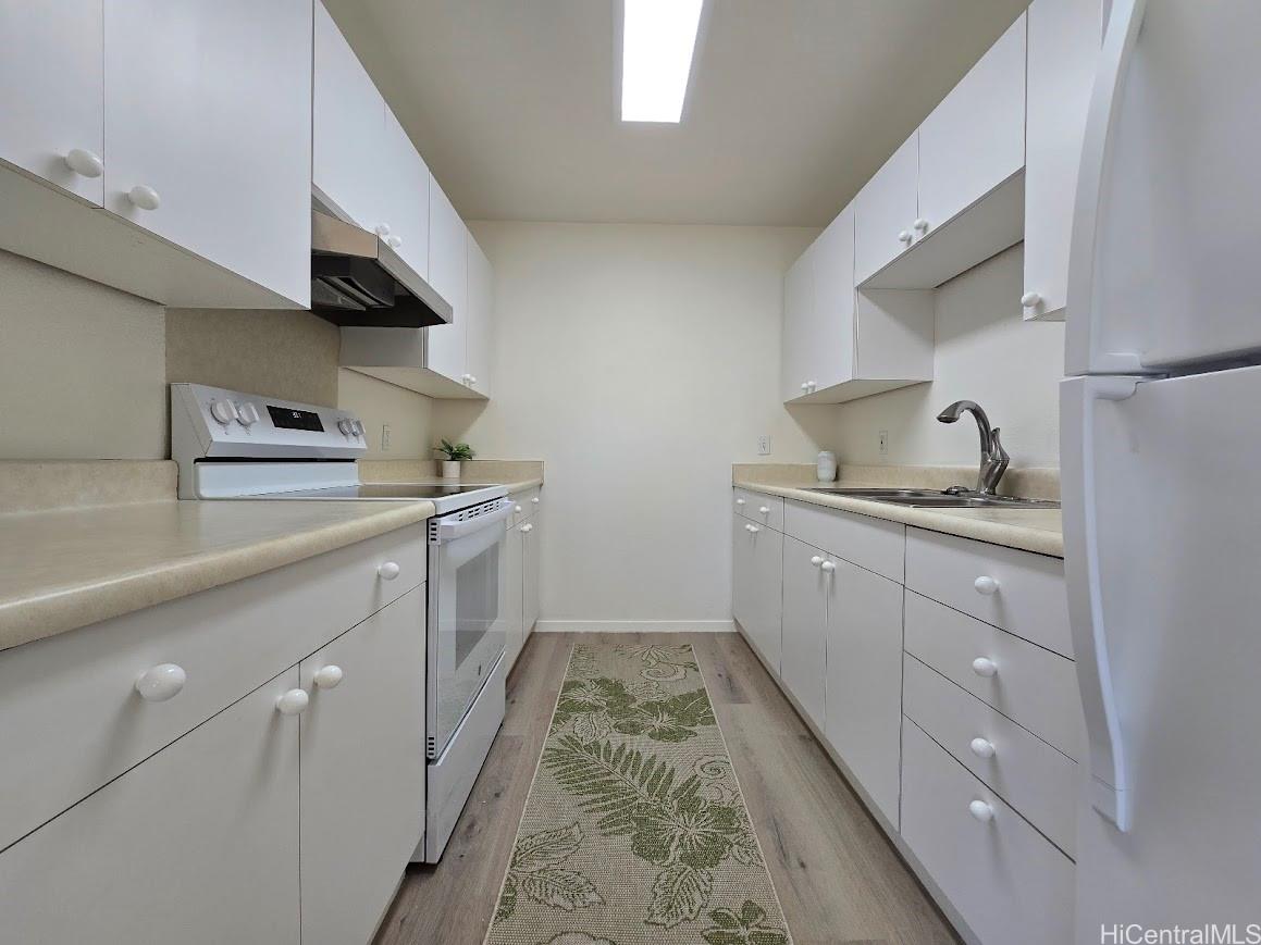 91-1109 Namahoe Street, Unit 1L Kapolei, HI 96707 - Photo 7 of 18 a kitchen with a sink and cabinets