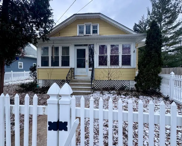 $295,000 | 165 Franklin Avenue, Aurora, IL 60506