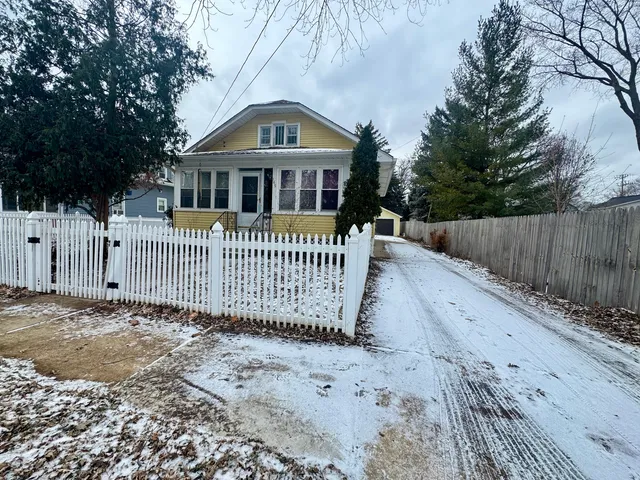 $295,000 | 165 Franklin Avenue, Aurora, IL 60506