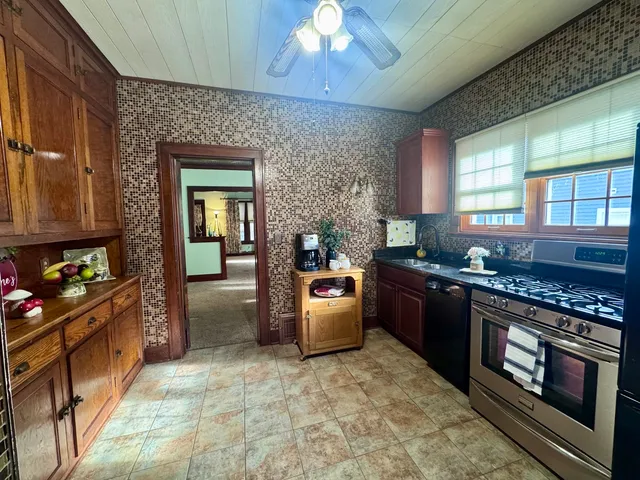 $295,000 | 165 Franklin Avenue, Aurora, IL 60506