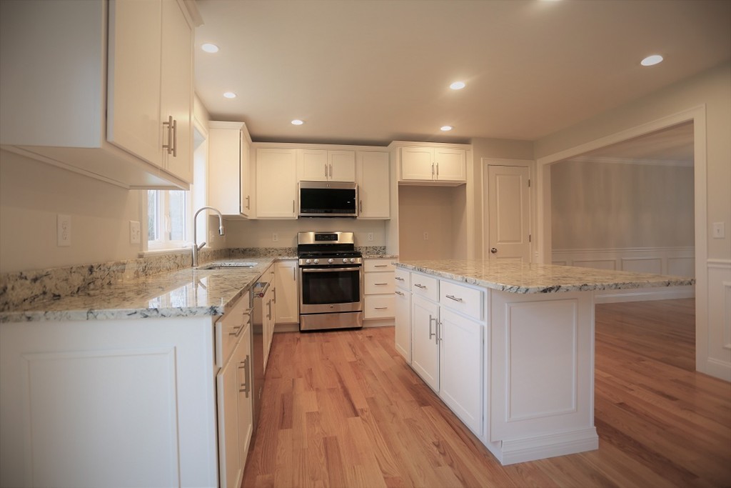 33 Hayward Street Hopkinton, MA 01748 - Photo 4 of 13