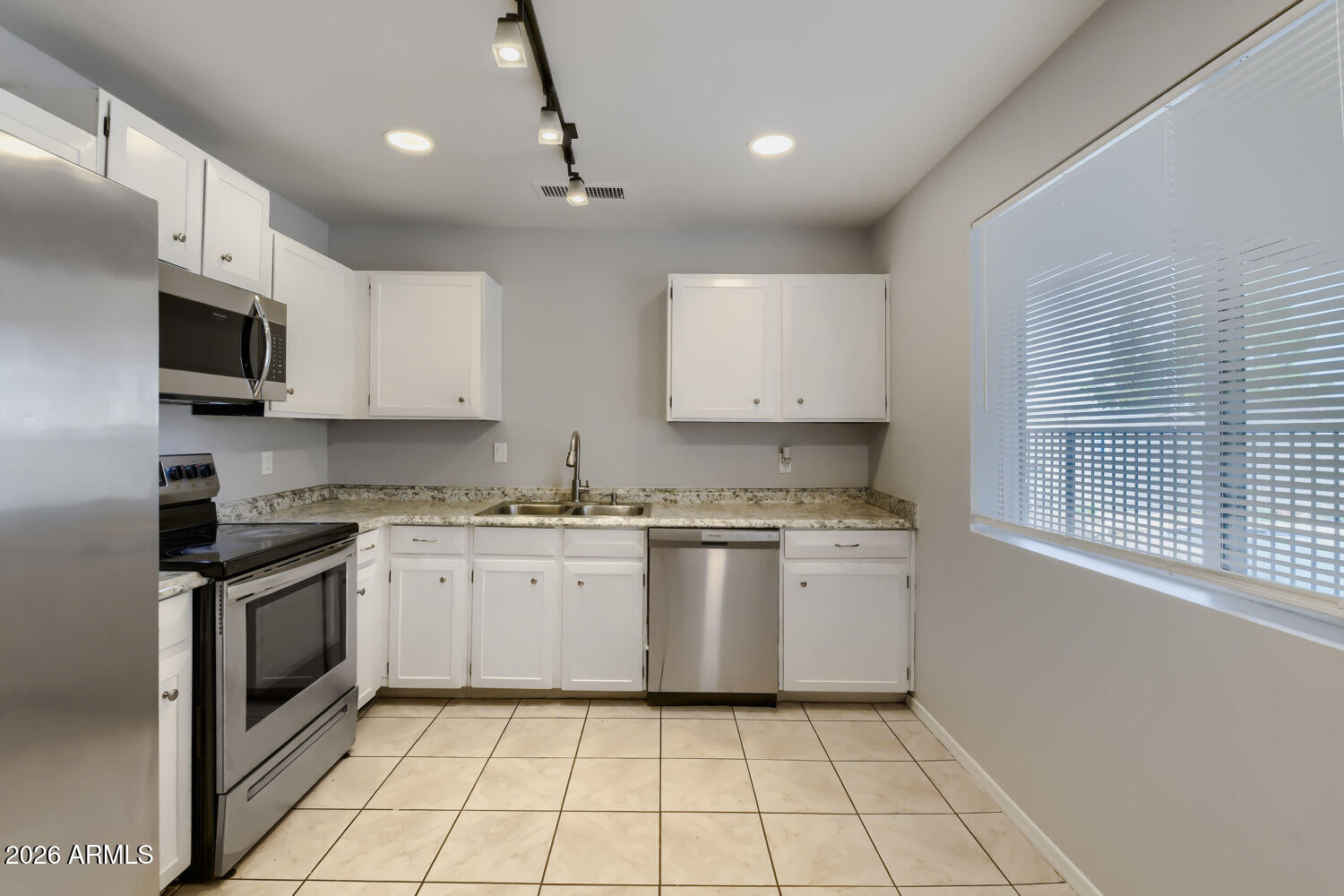 4648 East Alta Vista Road Phoenix, AZ 85042 - Photo 10 of 29 4648 E Alta Vista Rd - Web Quality - 010