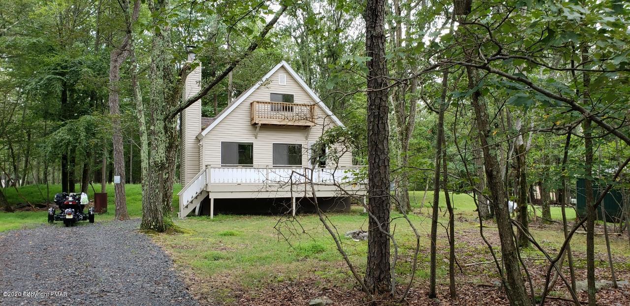 a view of house with backyard and entertaining space