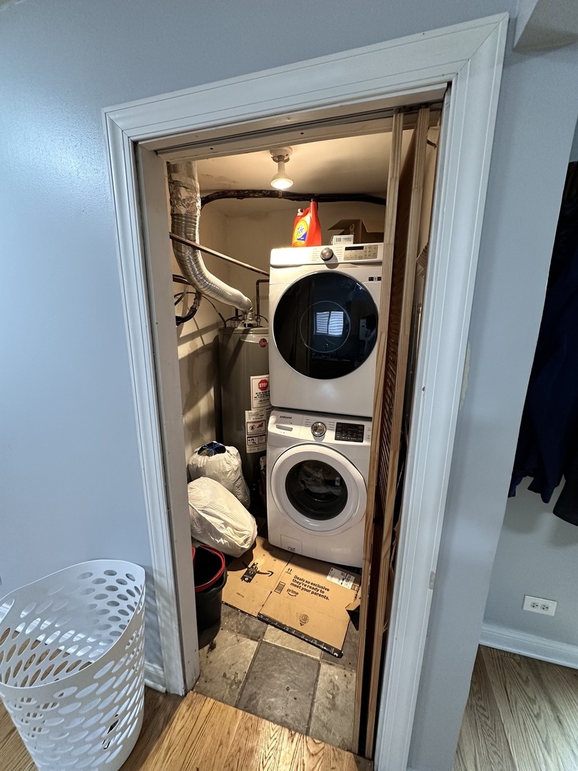 263 Blackberry Drive Bolingbrook, IL 60440 - Photo 23 of 50 a utility room with dryer and washer