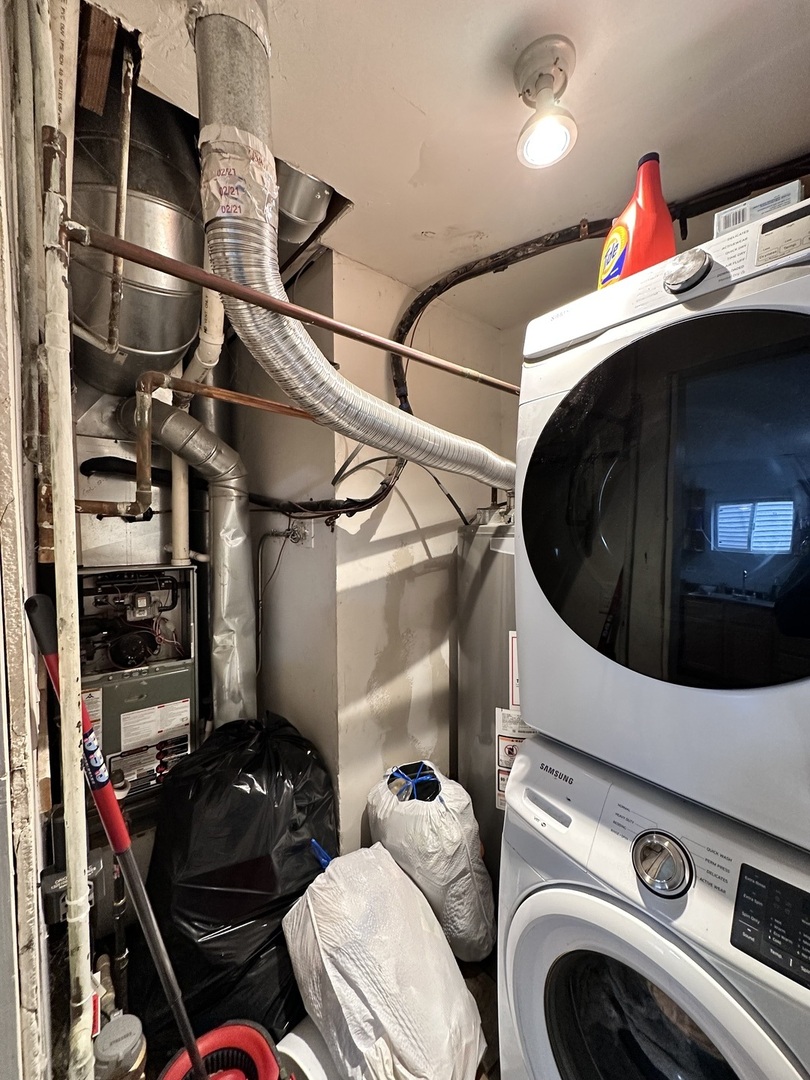 263 Blackberry Drive Bolingbrook, IL 60440 - Photo 24 of 50 a utility room with dryer and washer