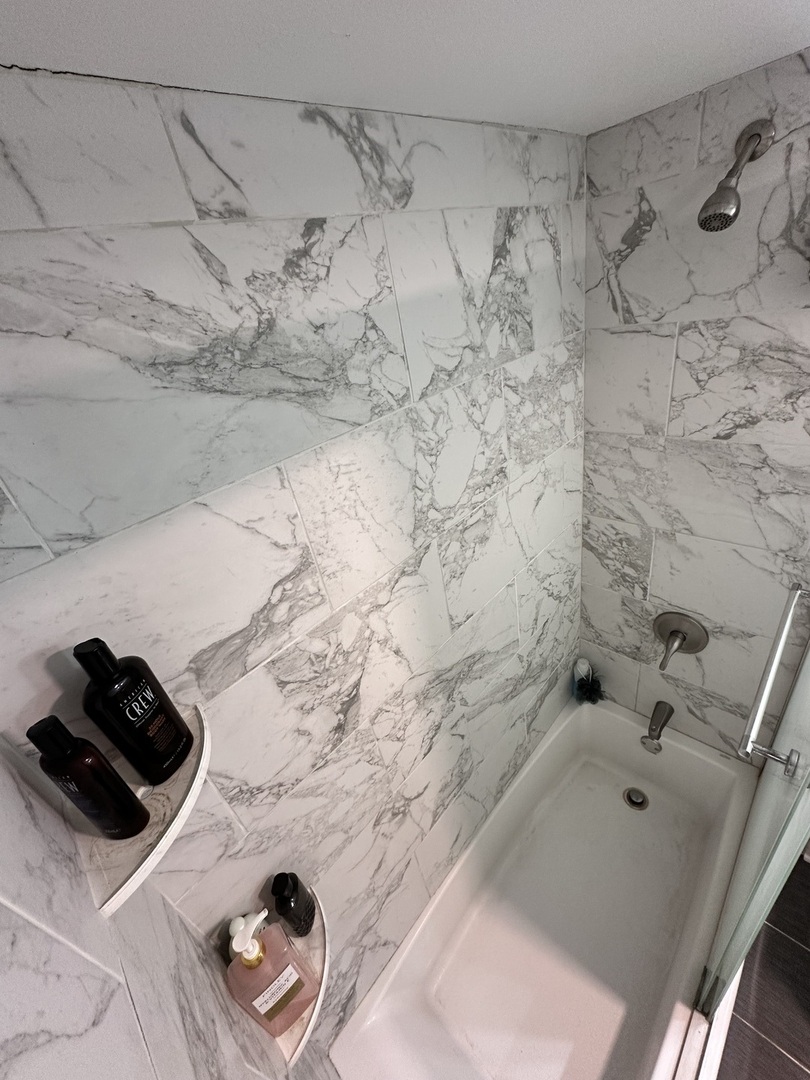 263 Blackberry Drive Bolingbrook, IL 60440 - Photo 31 of 50 a bathroom with a bathtub