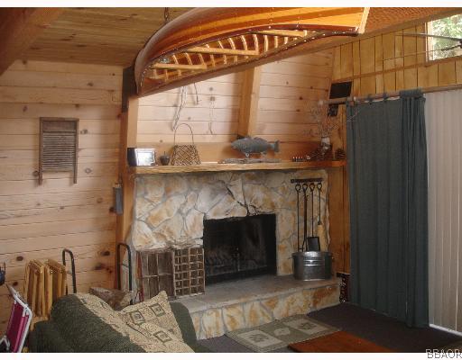 1270 Ridge Road Fawnskin, CA 92333 - Photo 3 of 8 Living Room.
