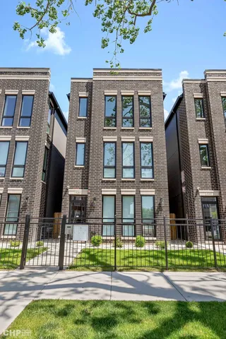 a view of front a house with a yard