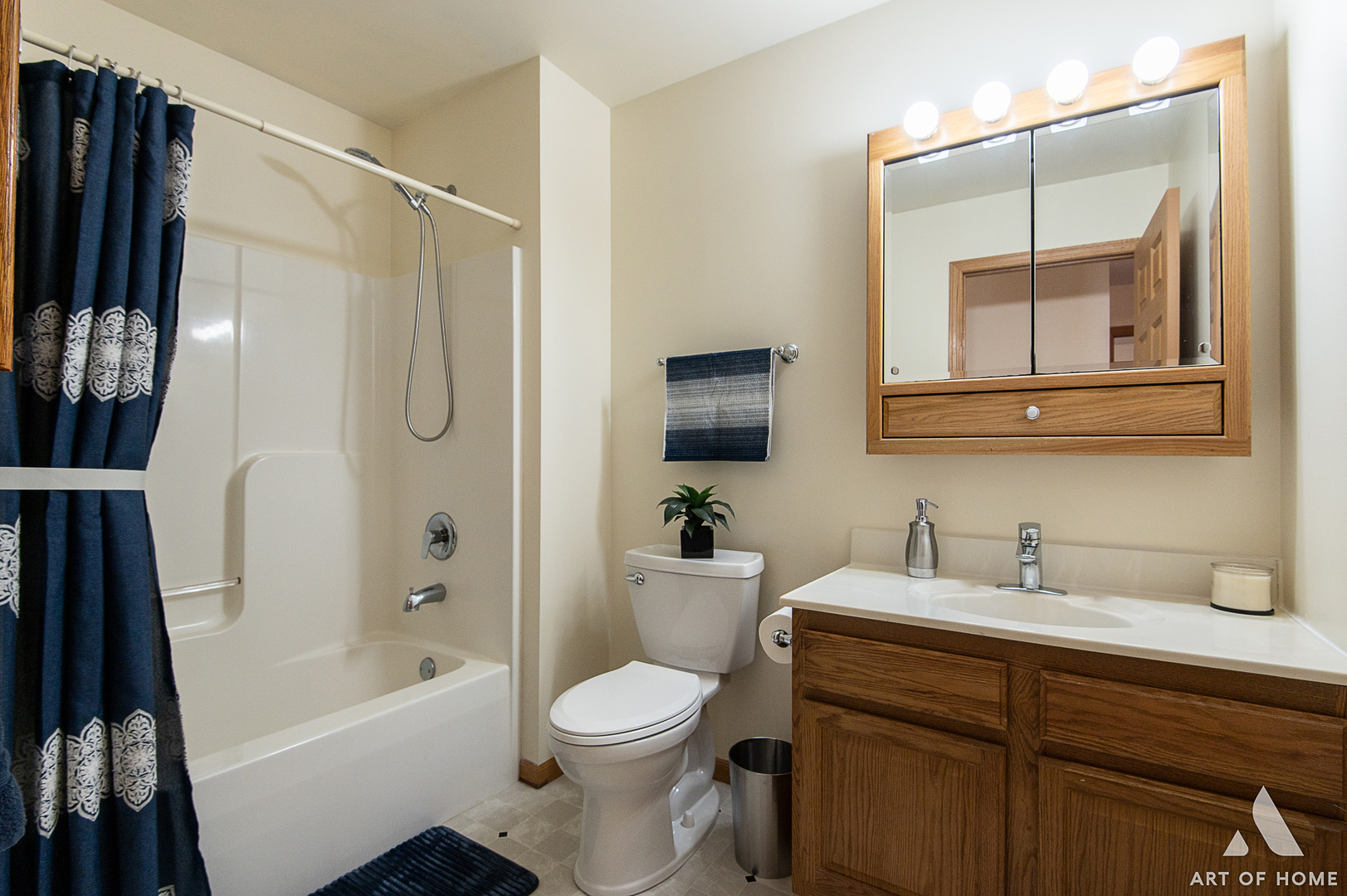 407 Wimbleton Trail McHenry, IL 60050 - Photo 18 of 38 a bathroom with a sink toilet and shower