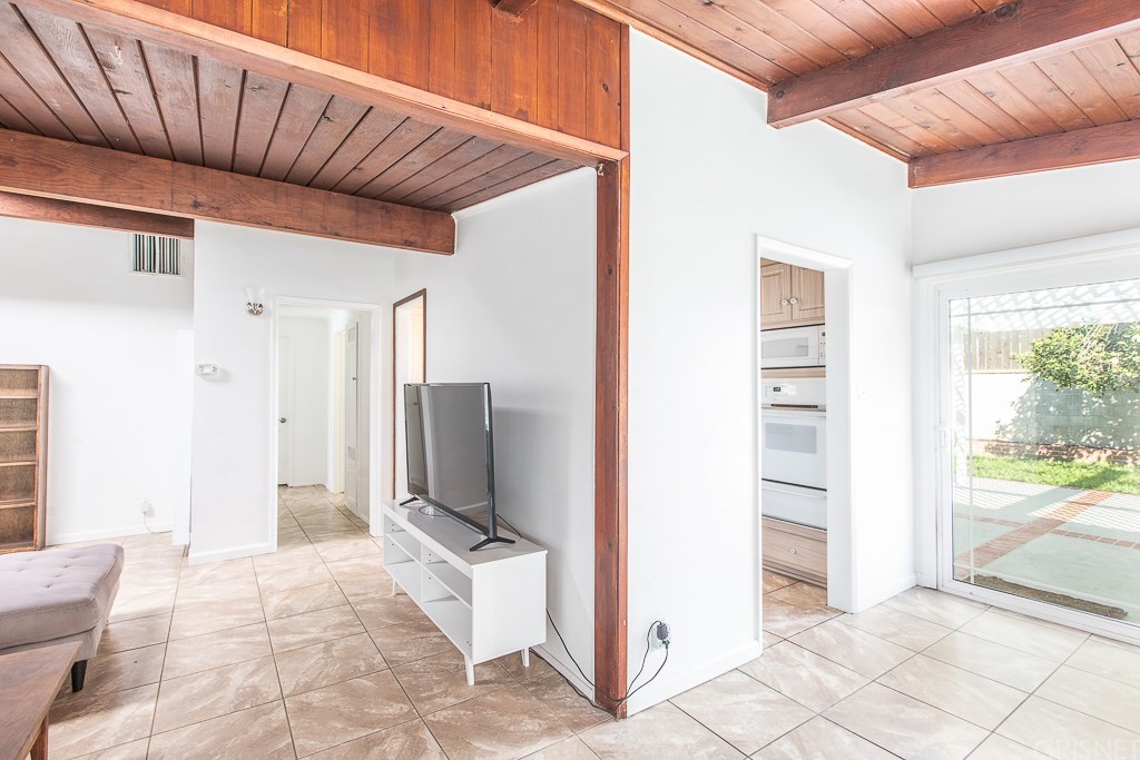 13961 Stroud Street Panorama City, CA 91402 - Photo 11 of 40