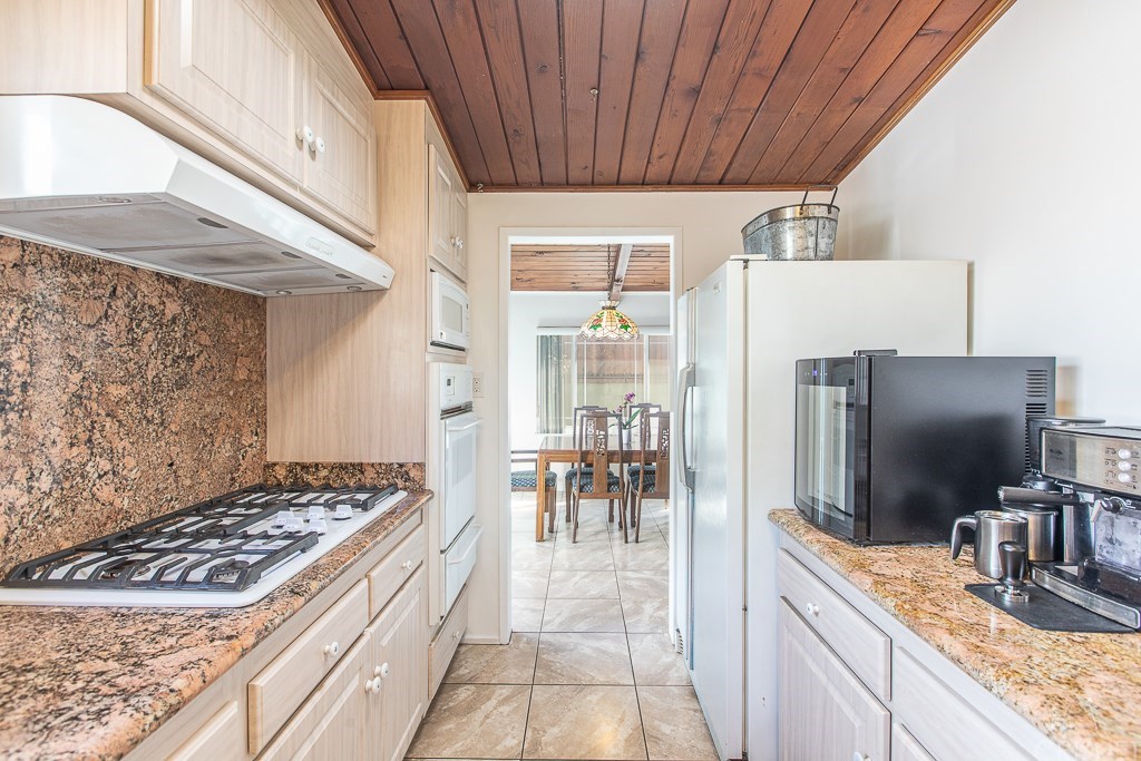 13961 Stroud Street Panorama City, CA 91402 - Photo 6 of 40