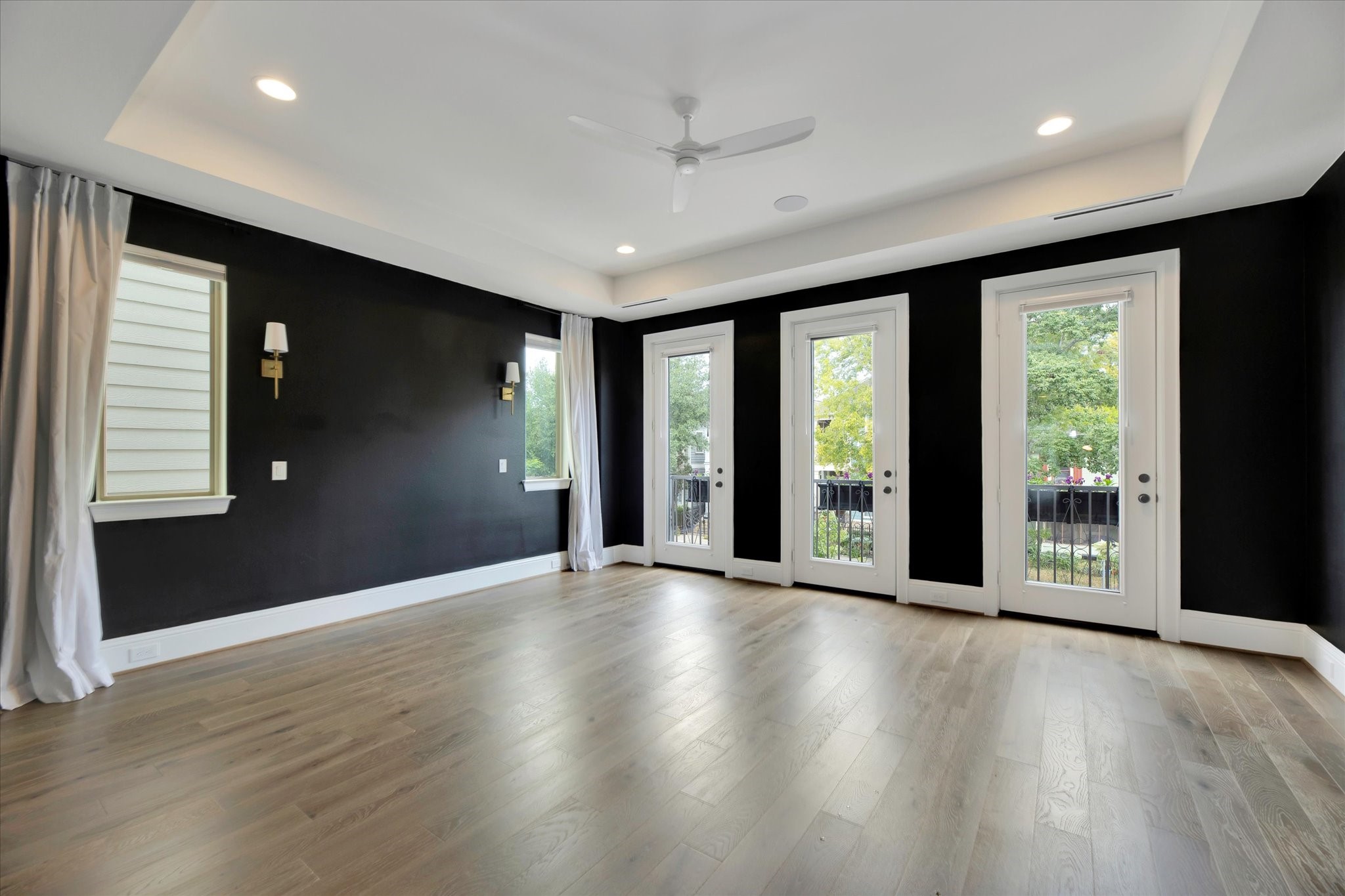 540 West 26th Street, Unit A Houston, TX 77008 - Photo 22 of 50 First time that I have seen jet black walls work!