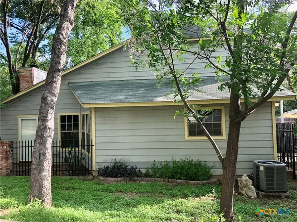 $1,800 | 615 Burleson Street, Unit 4, San Marcos, TX 78666