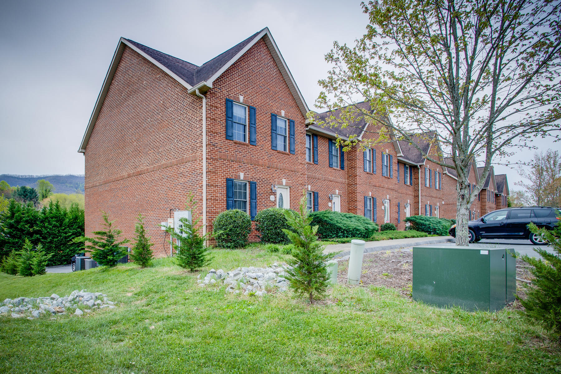 1709 Cherokee Road, Unit 204 Johnson City, TN 37604 - Photo 3 of 26 003
